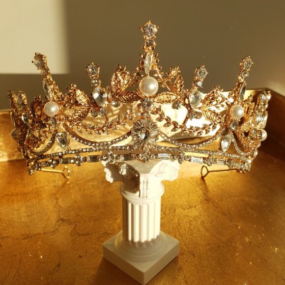 Jonquil Tiara Gold colored tiara with silver clear rhinestones and faux pearls - Picture 9 of 9
